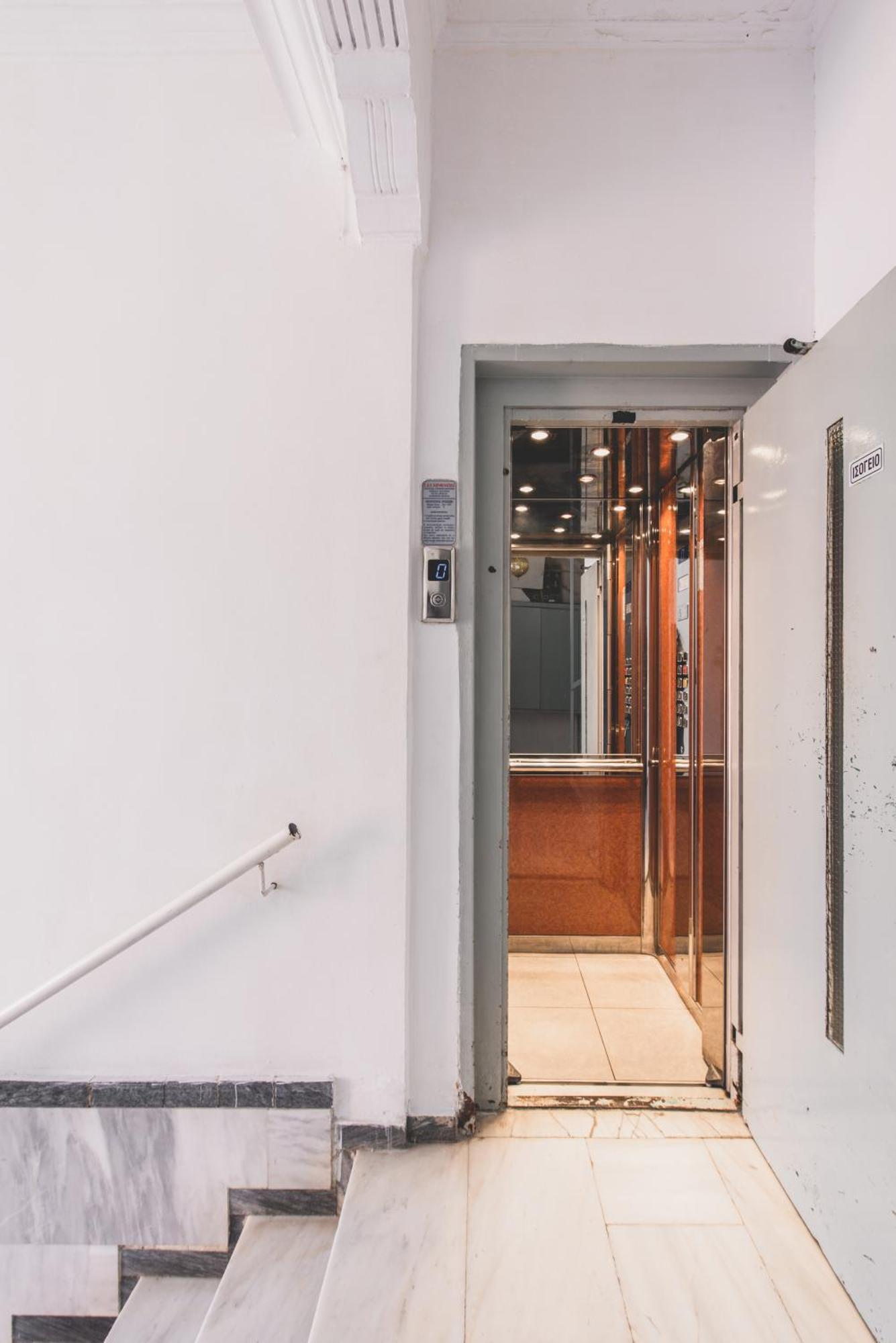 Luxury Flat In Historical Athens-Livingstone Opal Atenas Exterior foto